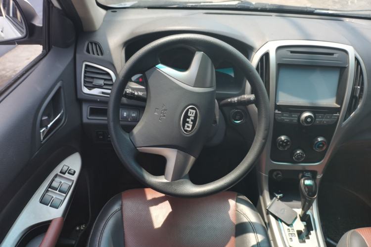 Used BYD F3 2015 Energy-Saving Edition 1.5L Automatic Luxury Model Steering Wheel