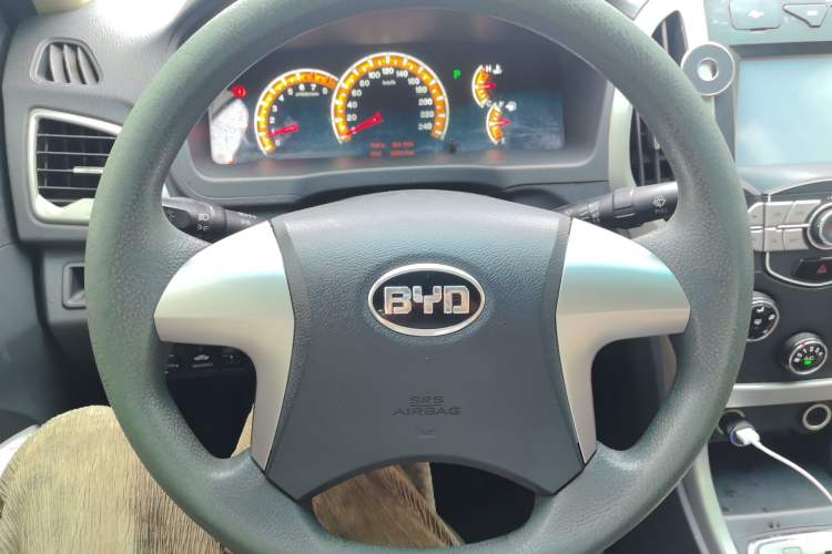Used BYD F3 2015 Energy-Saving Edition 1.5L Automatic Luxury Model Steering Wheel