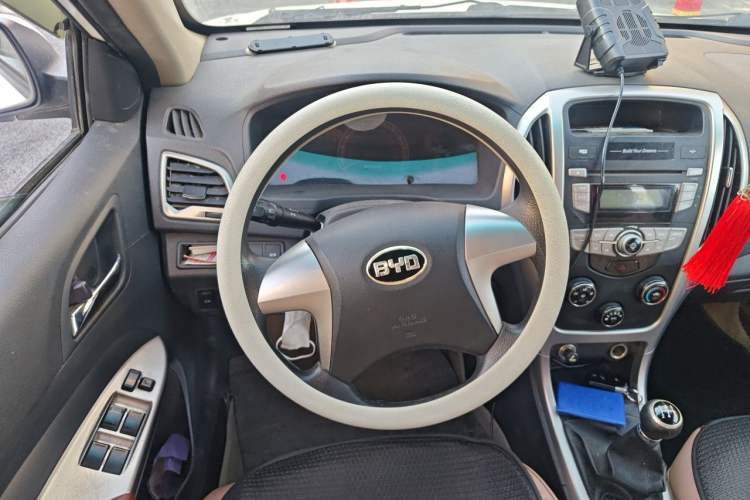 Used BYD F3 2015 Energy-Saving Edition 1.5L Manual Luxury Model Steering Wheel