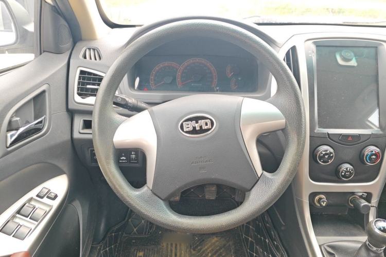 Used BYD F3 2015 Energy-Saving Edition 1.5L Manual Luxury Model Steering Wheel