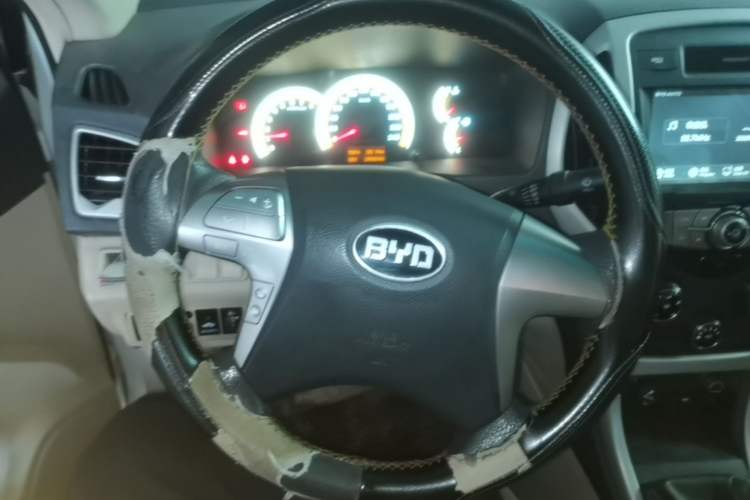 Used BYD F3 2015 Energy-Saving Edition 1.5L Manual Luxury Model Steering Wheel