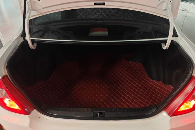Used BYD F3 2015 Energy-Saving Edition 1.5L Automatic Luxury Model Trunk