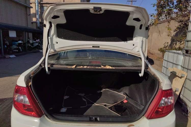 Used BYD F3 2015 Energy-Saving Edition 1.5L Automatic Luxury Model Trunk