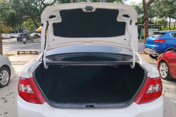 Used BYD F3 2015 Energy-Saving Edition 1.5L Manual Luxury Model Trunk