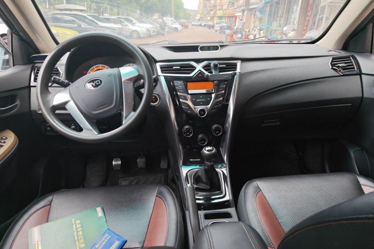 Used BYD F3 2016 1.5L Manual Luxury Model Center Console