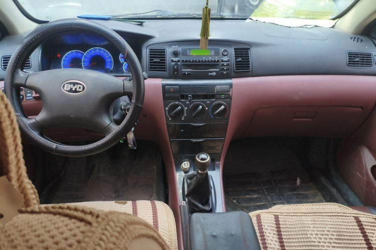 Used BYD F3 2016 1.5L Manual Comfort Model Center Console