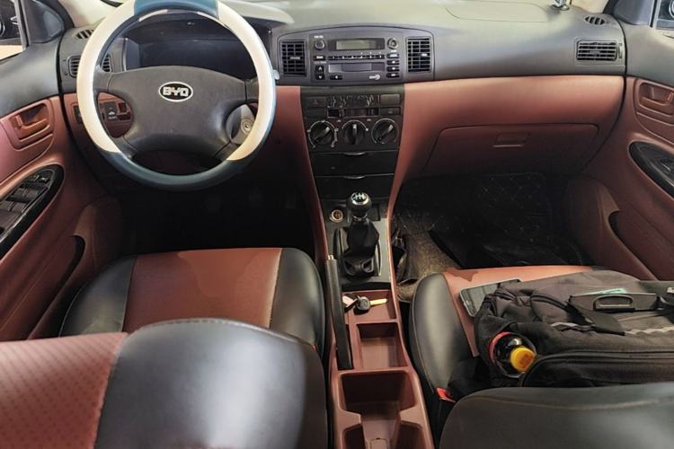 Used BYD F3 2016 1.5L Manual Comfort Model Center Console