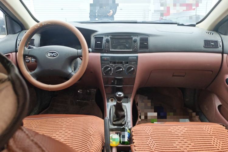 Used BYD F3 2016 1.5L Manual Comfort Model Center Console