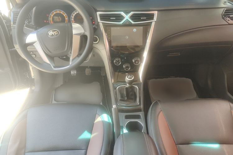 Used BYD F3 2016 1.5L Manual Luxury Model Center Console