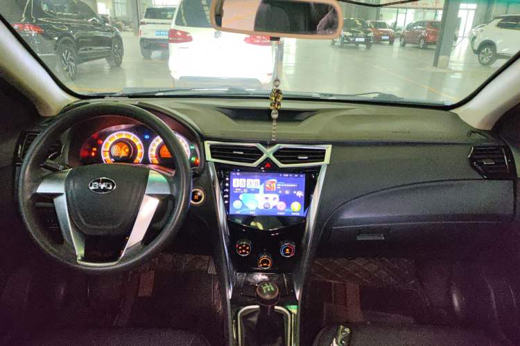 Used BYD F3 2016 1.5L Manual Luxury Model Center Console