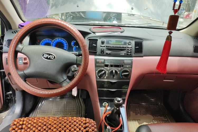 Used BYD F3 2016 1.5L Manual Comfort Model Center Console