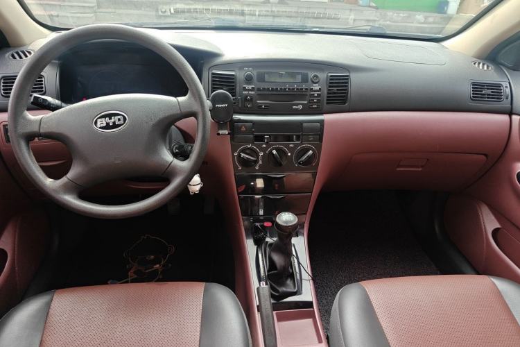 Used BYD F3 2016 1.5L Manual Comfort Model Center Console