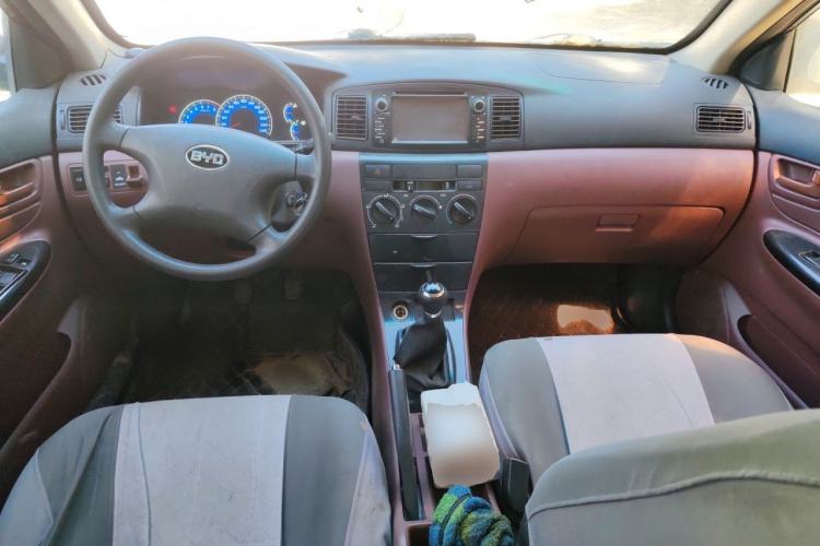 Used BYD F3 2016 1.5L Manual Comfort Model Center Console