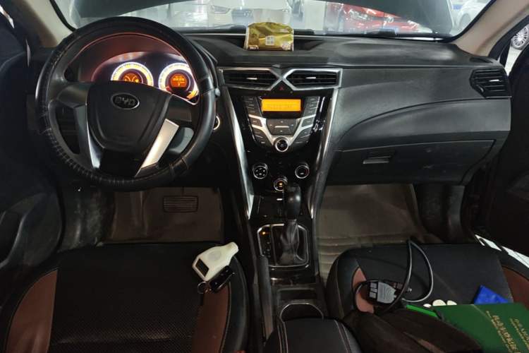 Used BYD F3 2016 1.5L Automatic Luxury Model Center Console