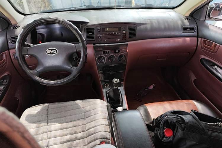 Used BYD F3 2016 1.5L Manual Comfort Model Center Console