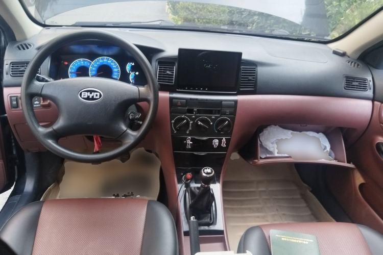 Used BYD F3 2016 1.5L Manual Comfort Model Center Console