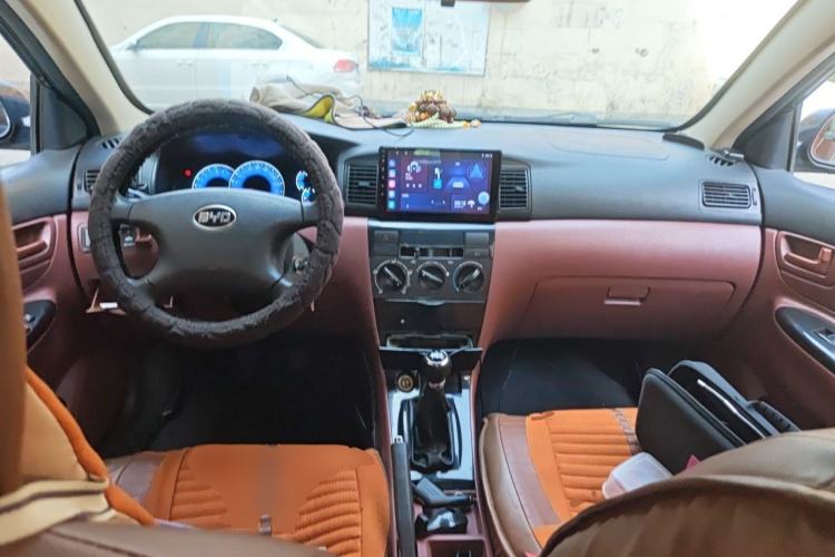 Used BYD F3 2016 1.5L Manual Comfort Model Center Console