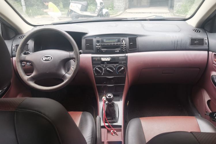 Used BYD F3 2016 1.5L Manual Comfort Model Center Console