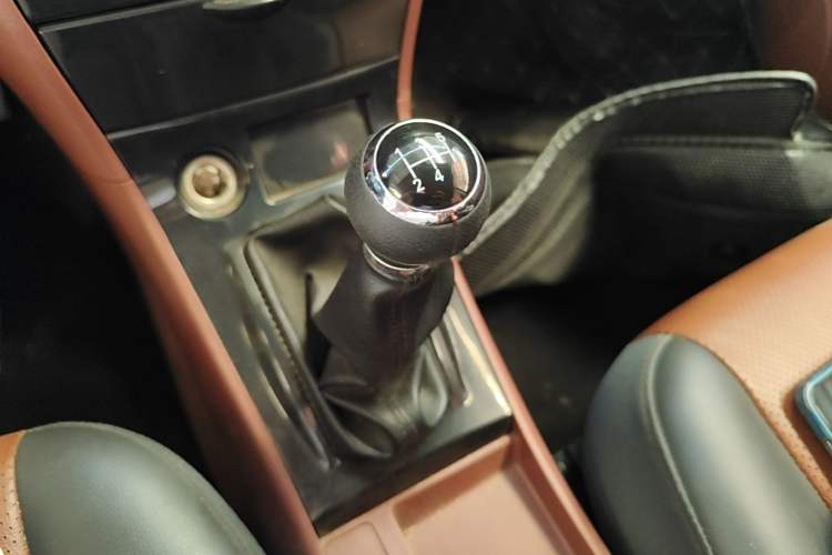 Used BYD F3 2016 1.5L Manual Comfort Model Gear Lever