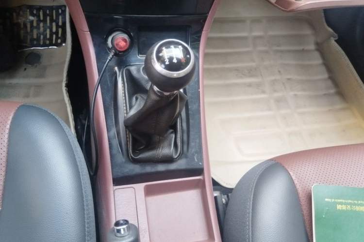 Used BYD F3 2016 1.5L Manual Comfort Model Gear Lever