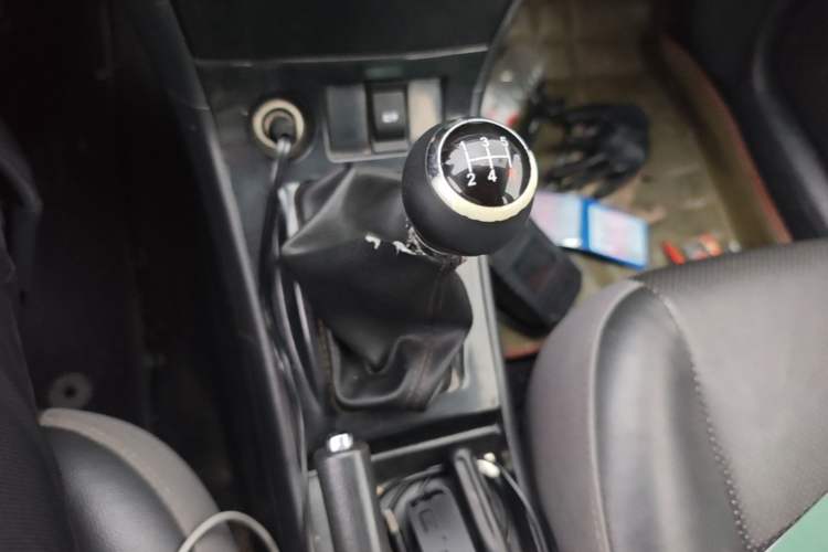 Used BYD F3 2016 1.5L Manual Comfort Model Gear Lever