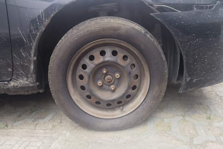Used BYD F3 2016 1.5L Manual Comfort Model Right Front Wheel Hub