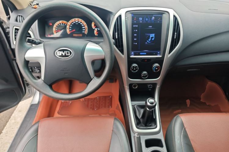 Used BYD F3 2016 1.5L Manual Comfort Model Center Console
