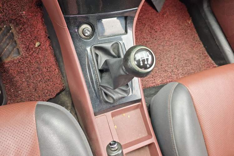 Used BYD F3 2016 1.5L Manual Comfort Model Gear Lever