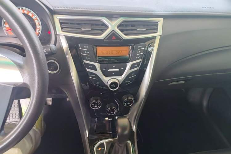 Used BYD F3 2016 1.5L Automatic Luxury Model Audio And AC Panel