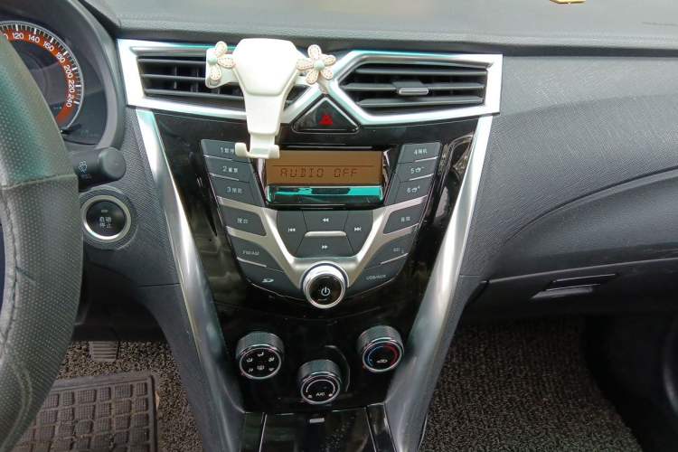Used BYD F3 2016 1.5L Manual Luxury Model Audio And AC Panel