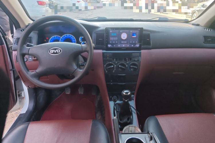 Used BYD F3 2016 1.5L Manual Comfort Model Center Console