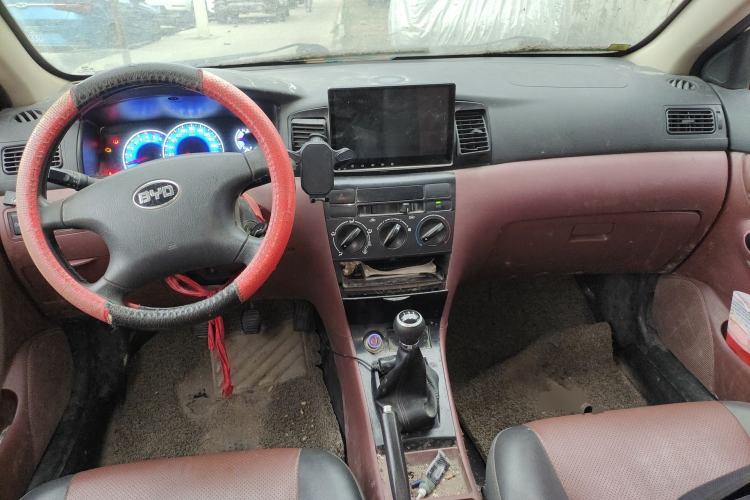 Used BYD F3 2016 1.5L Manual Comfort Model Center Console
