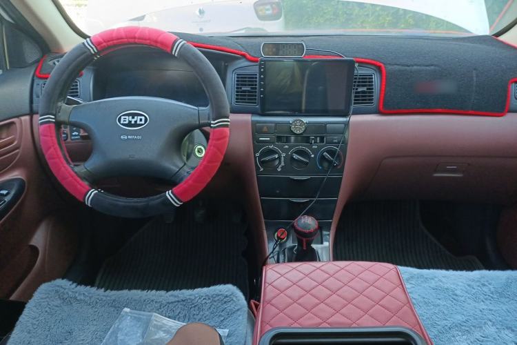 Used BYD F3 2016 1.5L Manual Comfort Model Center Console