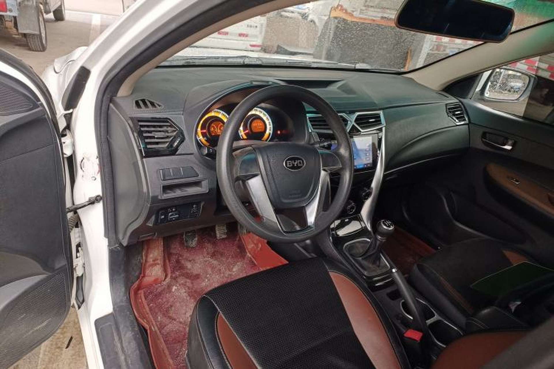 Used BYD F3 2016 1.5L Manual Luxury Model Center Console