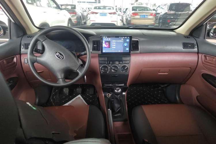 Used BYD F3 2016 1.5L Manual Comfort Model Center Console