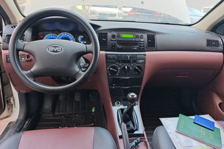 Used BYD F3 2016 1.5L Manual Comfort Model Center Console