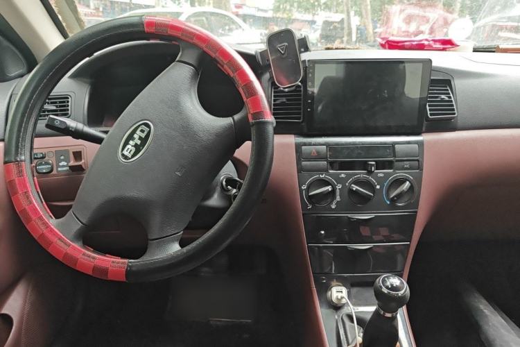 Used BYD F3 2016 1.5L Manual Comfort Model Center Console