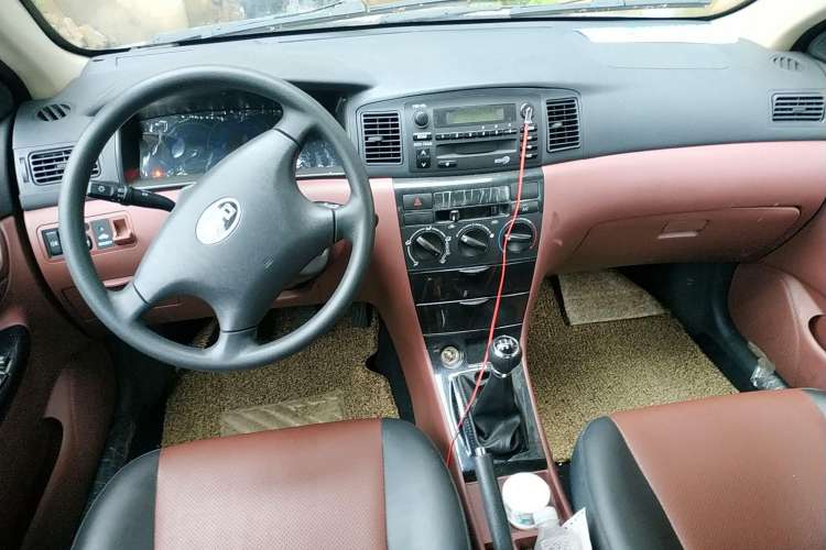 Used BYD F3 2016 1.5L Manual Comfort Model Center Console
