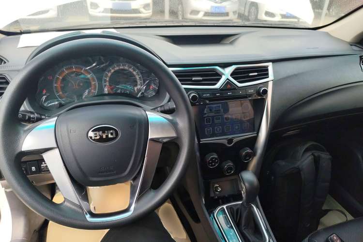 Used BYD F3 2016 1.5L Automatic Luxury Model Center Console
