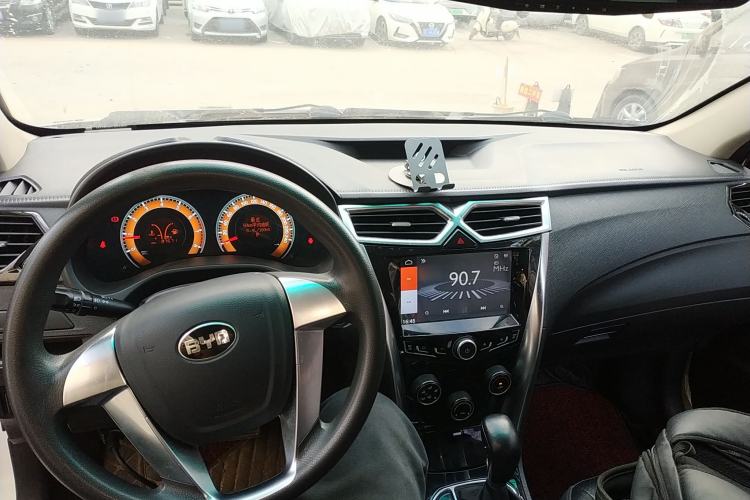 Used BYD F3 2016 1.5L Automatic Luxury Model Center Console