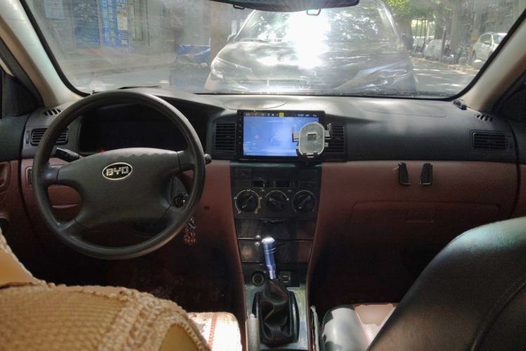 Used BYD F3 2016 1.5L Manual Comfort Model Center Console
