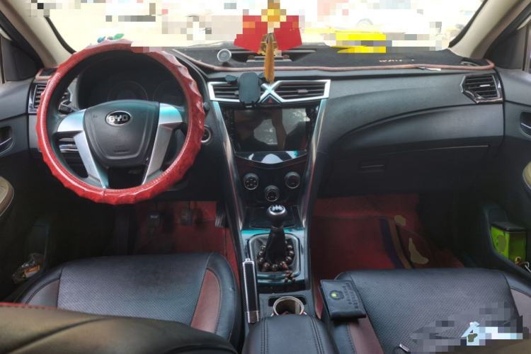 Used BYD F3 2016 1.5L Manual Luxury Model Center Console