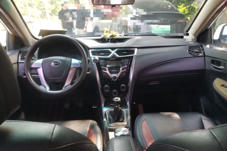 Used BYD F3 2016 1.5L Manual Luxury Model Center Console