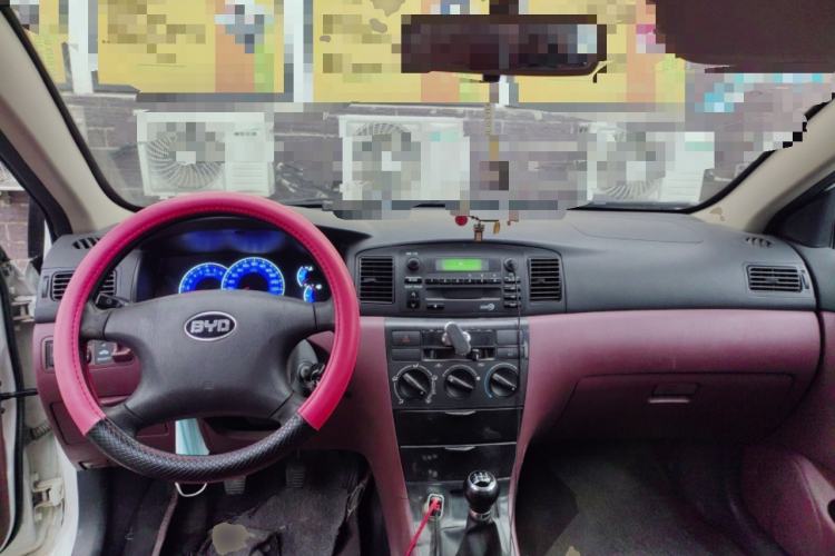 Used BYD F3 2016 1.5L Manual Comfort Model Center Console
