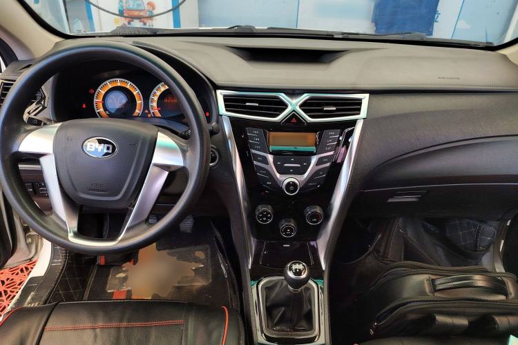 Used BYD F3 2016 1.5L Manual Luxury Model Center Console