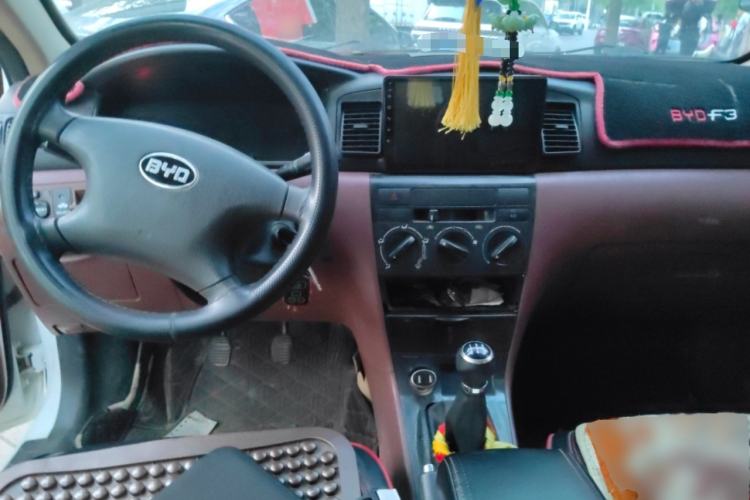 Used BYD F3 2016 1.5L Manual Comfort Model Center Console