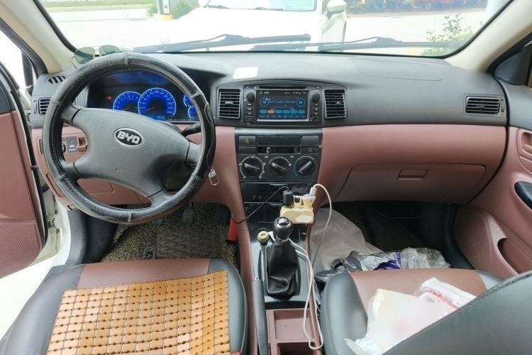 Used BYD F3 2016 1.5L Manual Comfort Model Center Console
