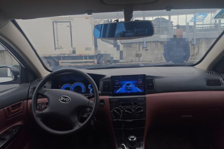 Used BYD F3 2016 1.5L Manual Comfort Model Center Console