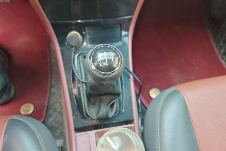 Used BYD F3 2016 1.5L Manual Comfort Model Gear Lever