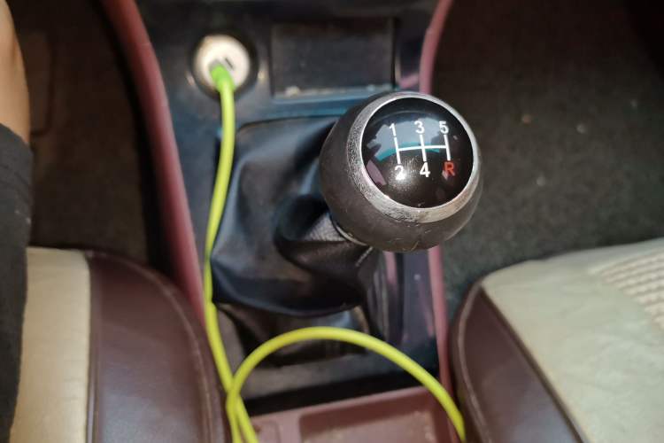 Used BYD F3 2016 1.5L Manual Comfort Model Gear Lever